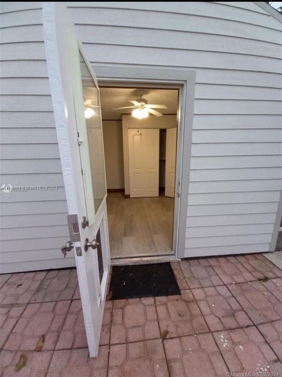 1716 Lauderdale Manor Dr