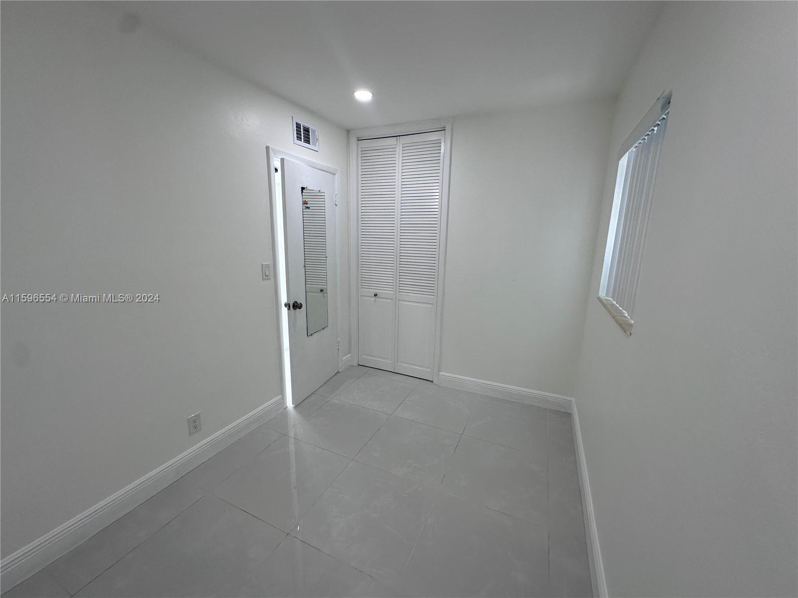 1716 Lauderdale Manor Dr