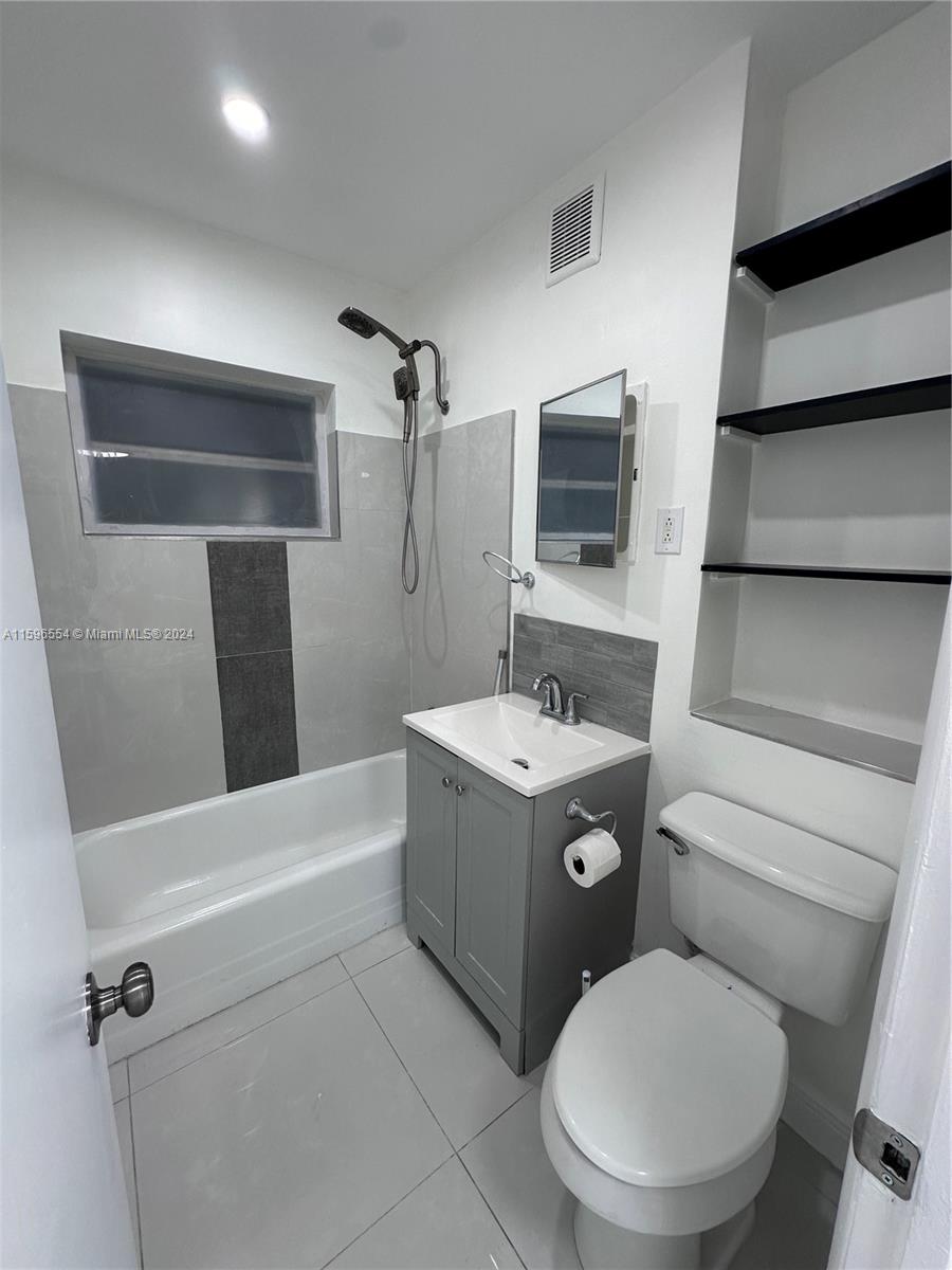 1716 Lauderdale Manor Dr