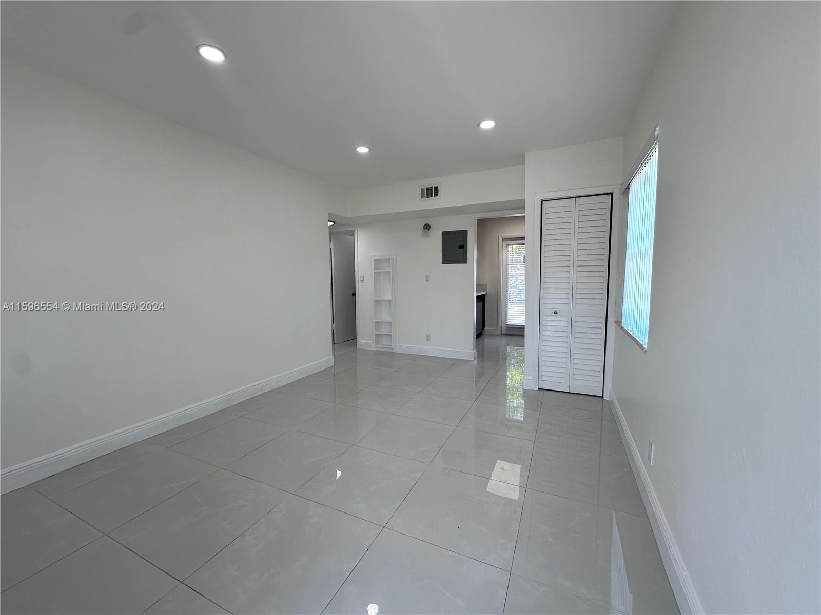 1716 Lauderdale Manor Dr