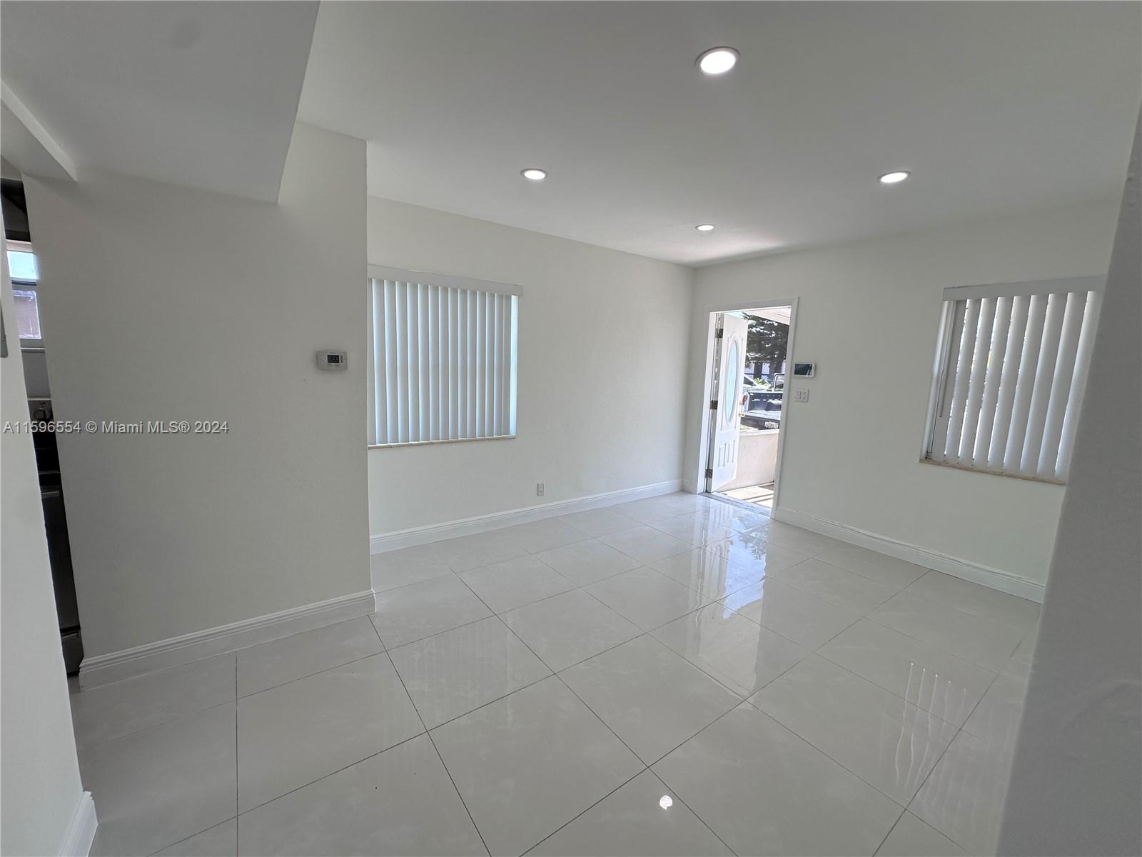 1716 Lauderdale Manor Dr