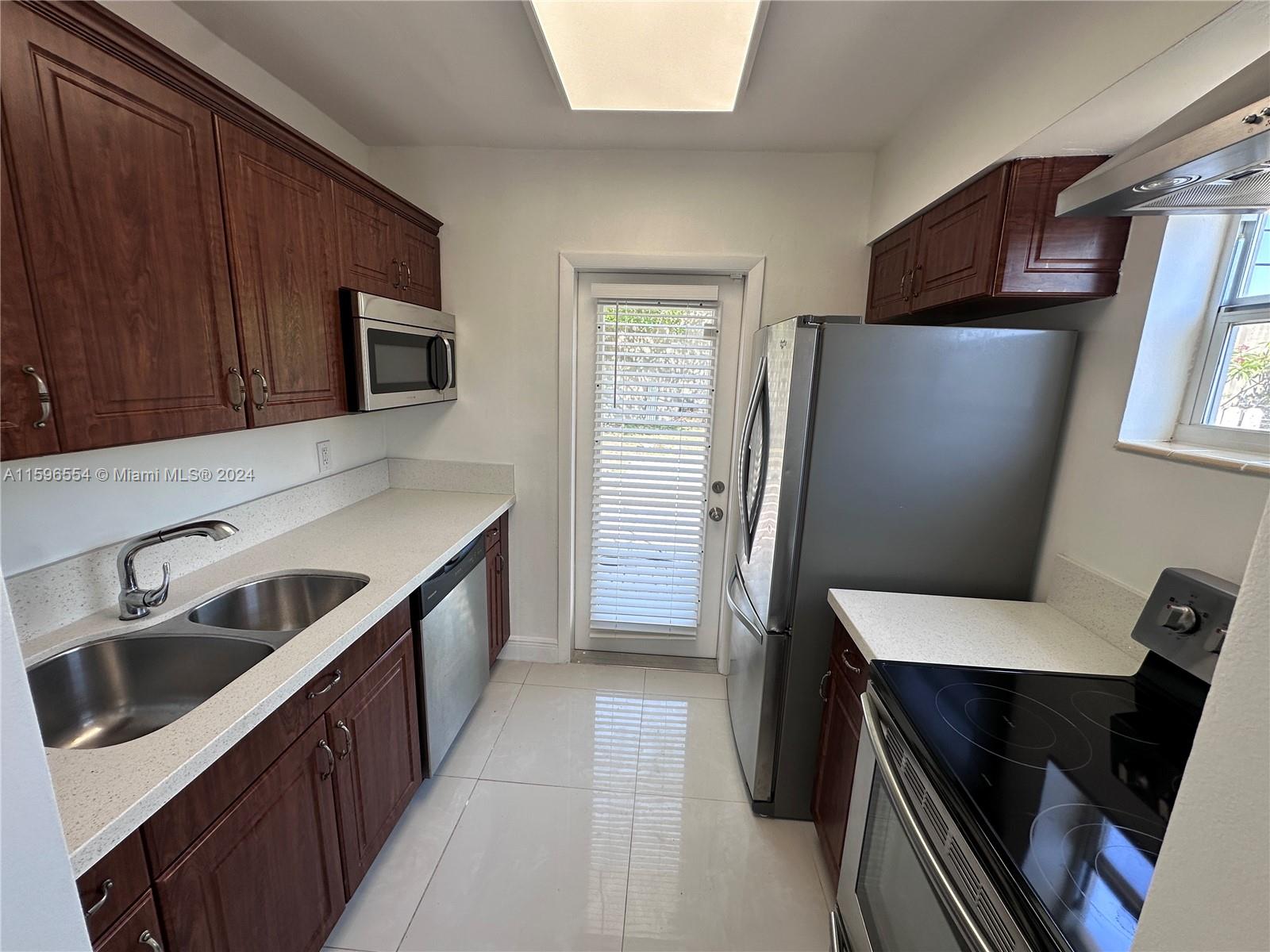 1716 Lauderdale Manor Dr
