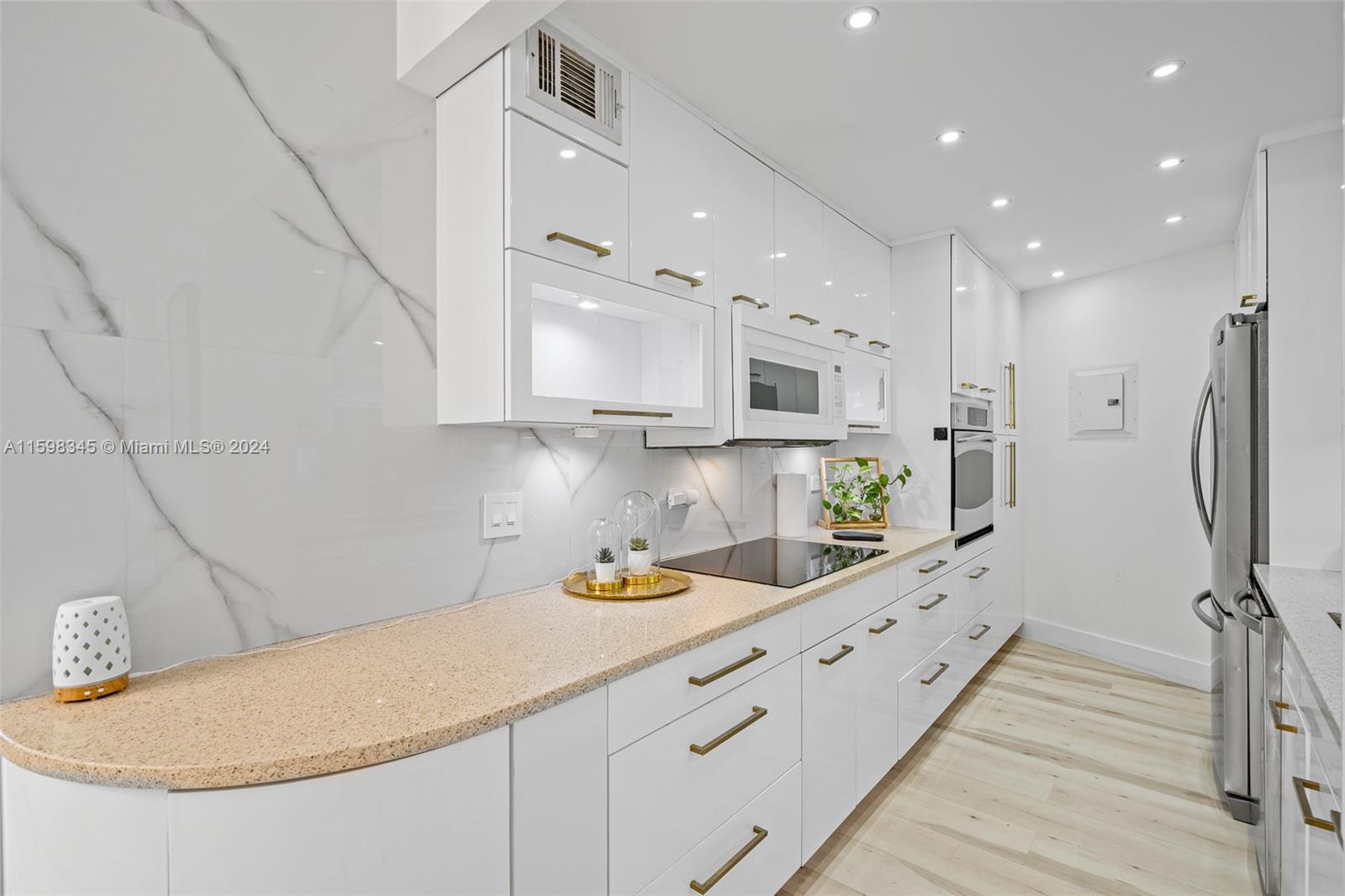 1881 Washington Ave # 6D