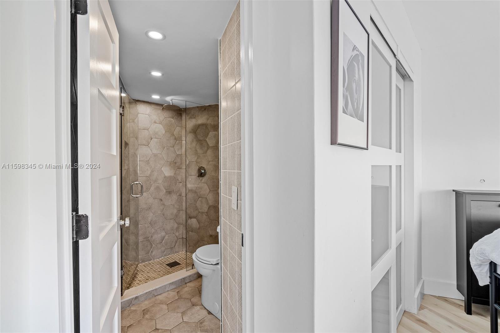 1881 Washington Ave # 6D