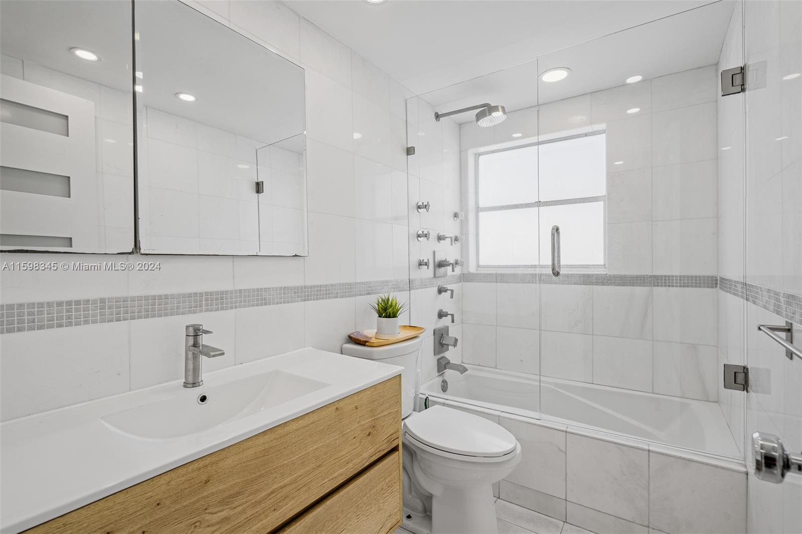 1881 Washington Ave # 6D