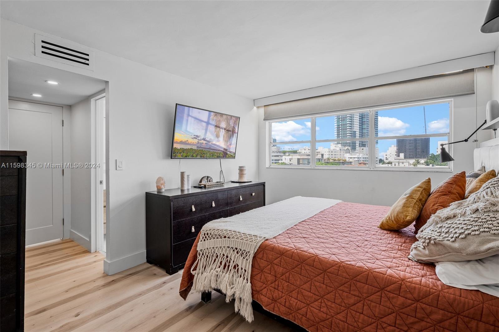 1881 Washington Ave # 6D
