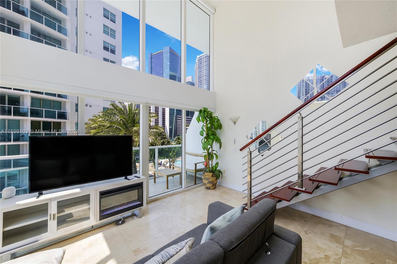 41 SE 5th St # 817