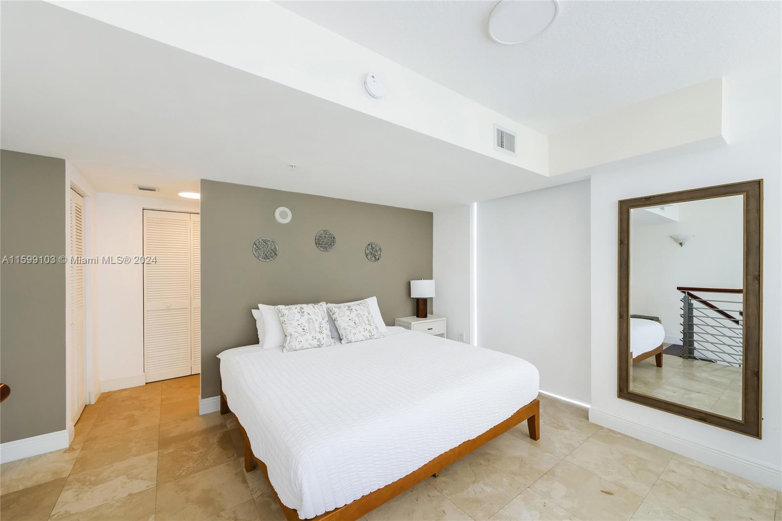 41 SE 5th St # 817
