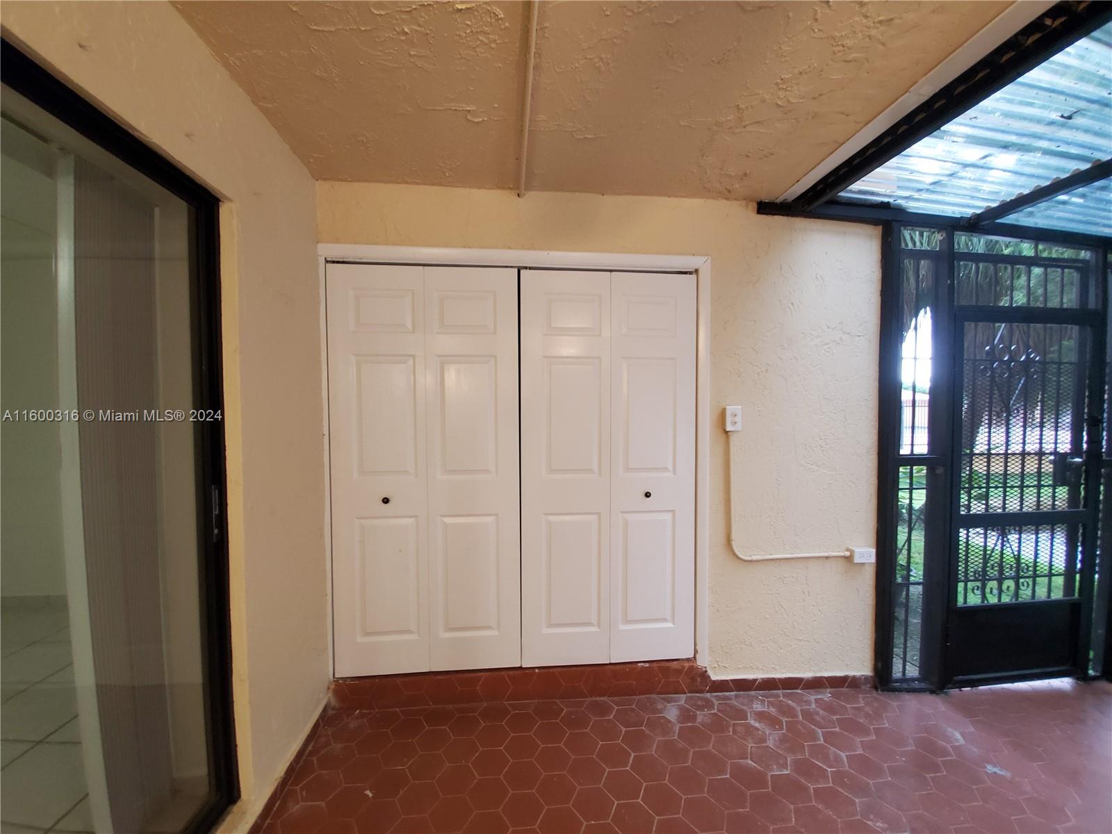 10885 NW 7 # 33 Unit: 11-33
