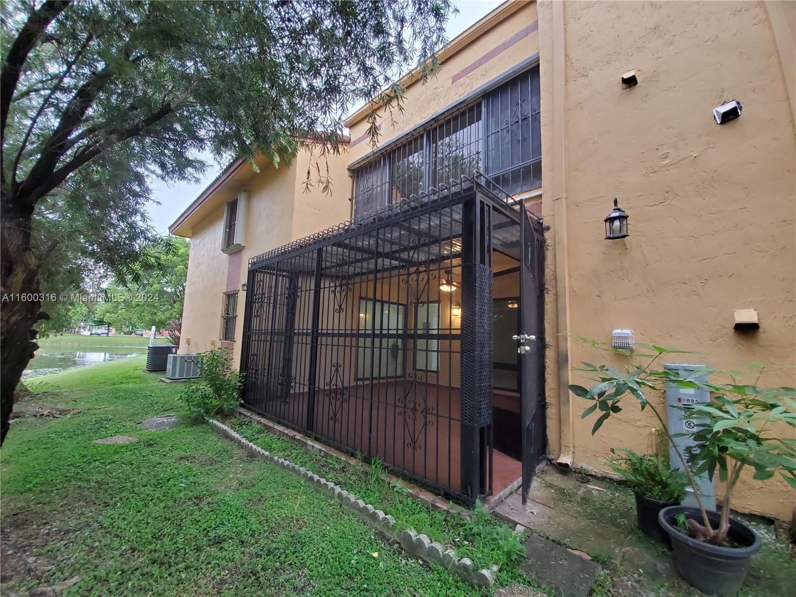10885 NW 7 # 33 Unit: 11-33