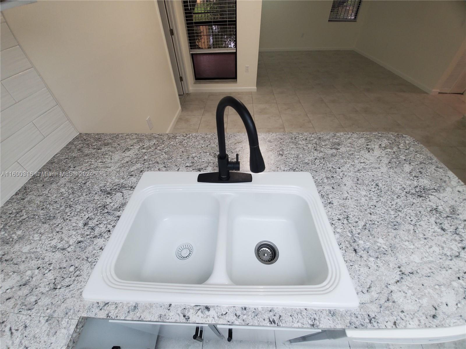 10885 NW 7 # 33 Unit: 11-33