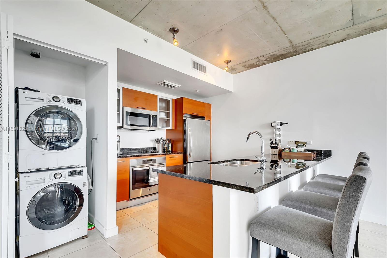 3451 NE 1st Ave # M0605