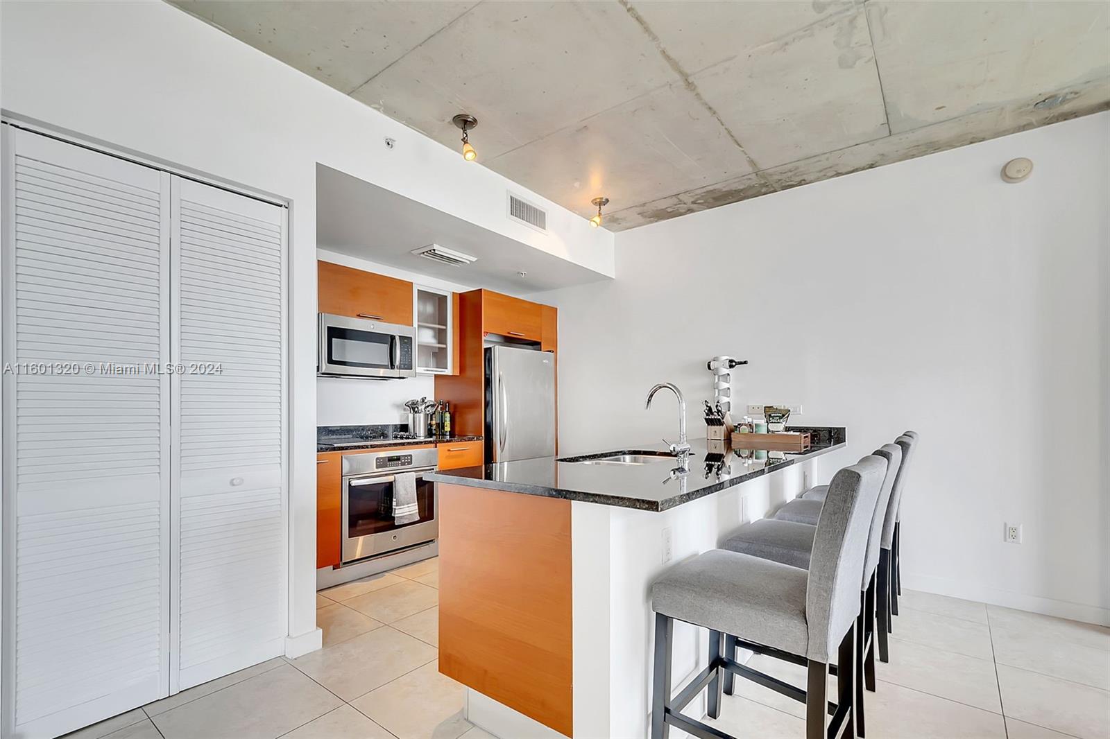 3451 NE 1st Ave # M0605