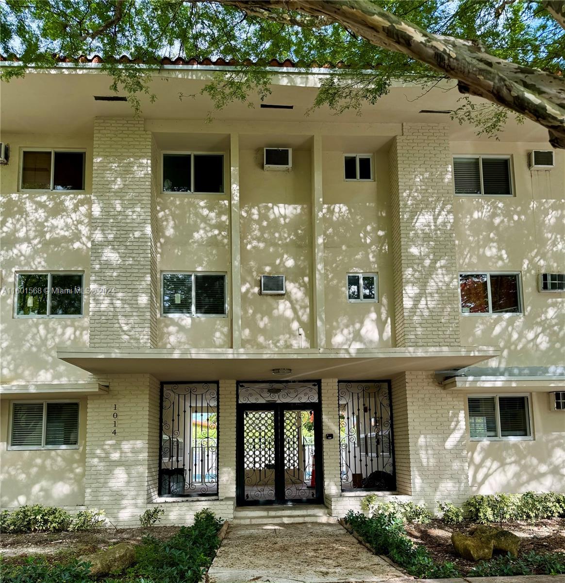 1014 Salzedo St # 210