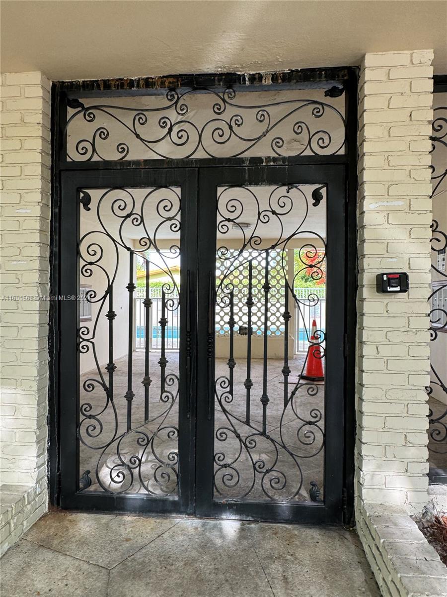1014 Salzedo St # 210