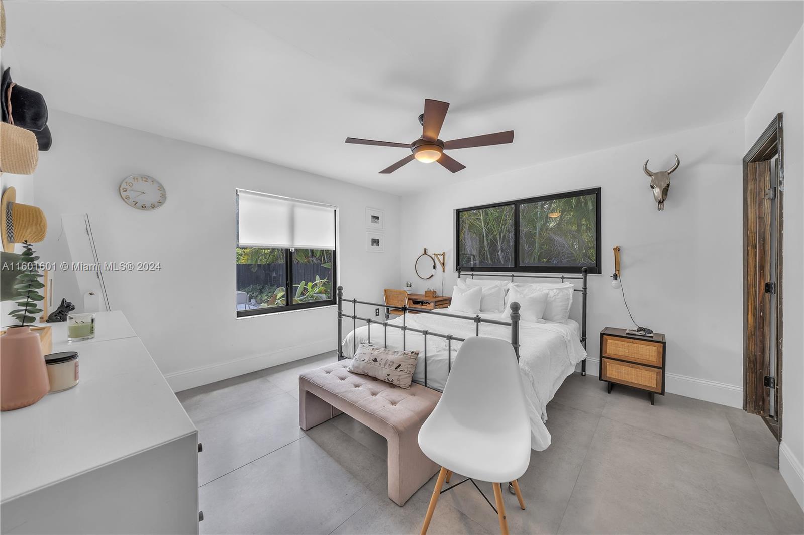 549 La Villa Dr