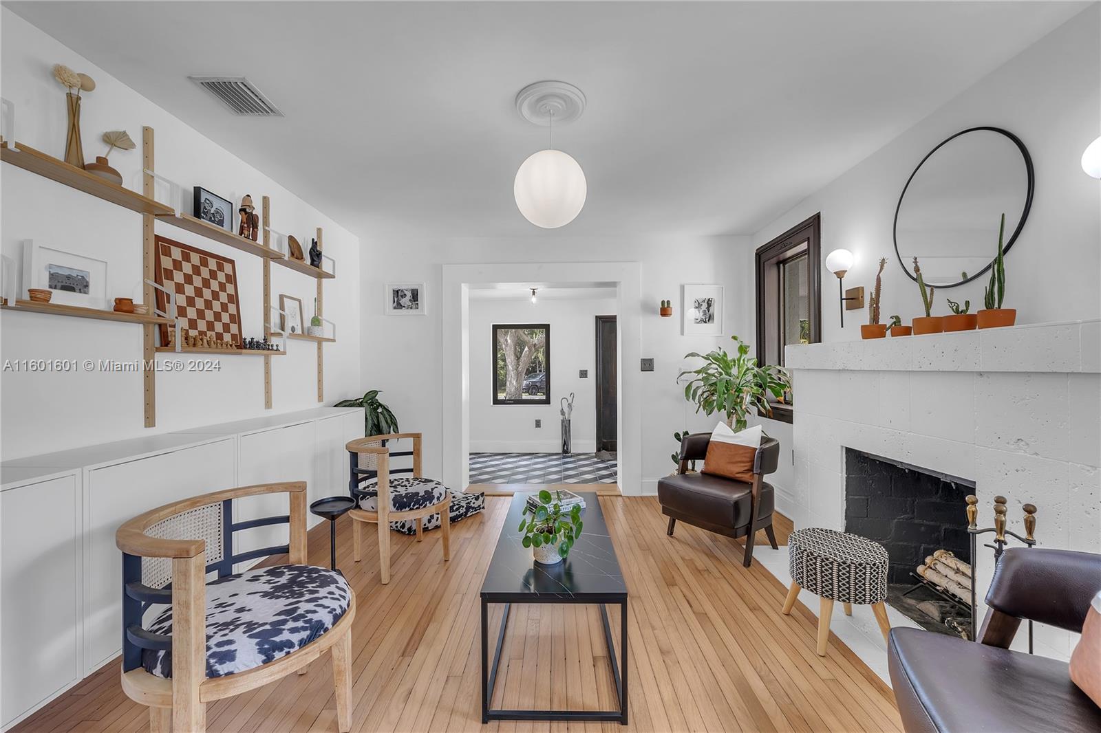 549 La Villa Dr