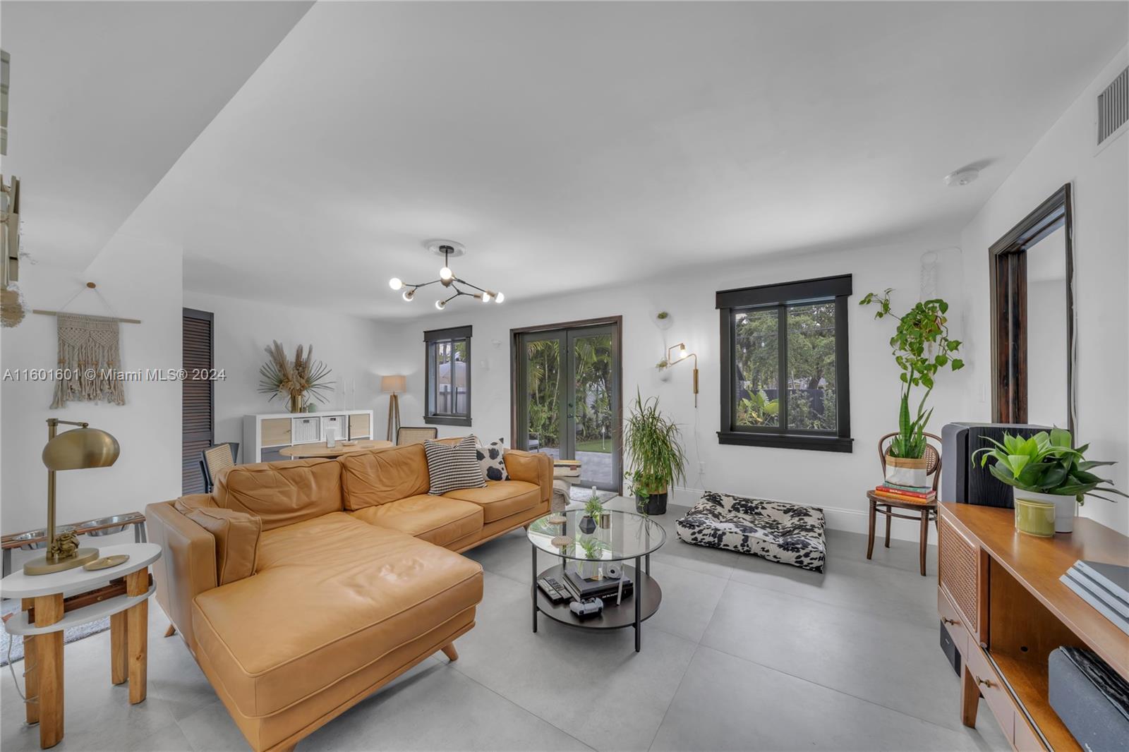 549 La Villa Dr