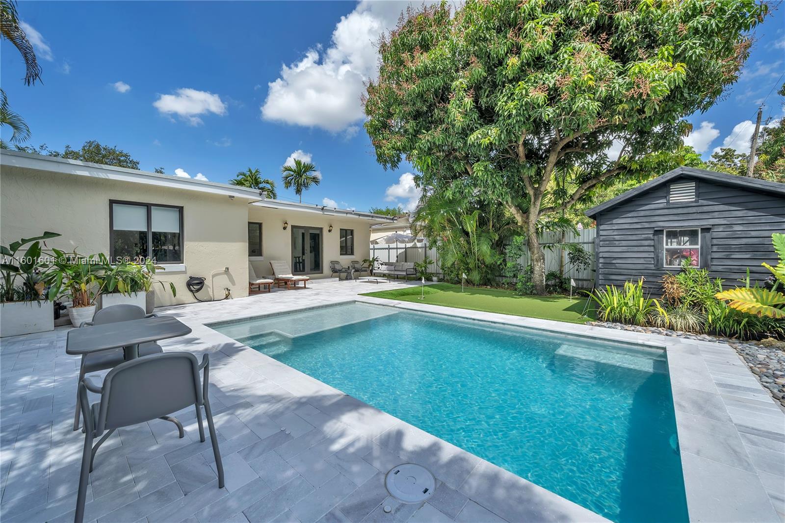 549 La Villa Dr