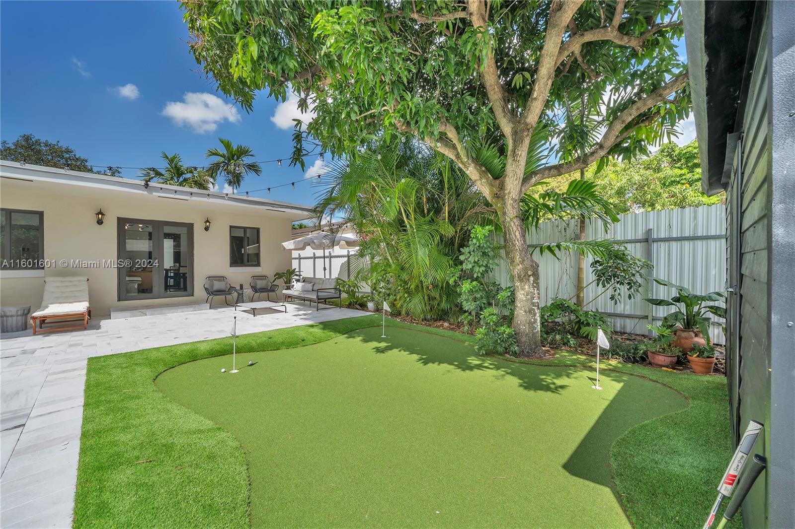 549 La Villa Dr