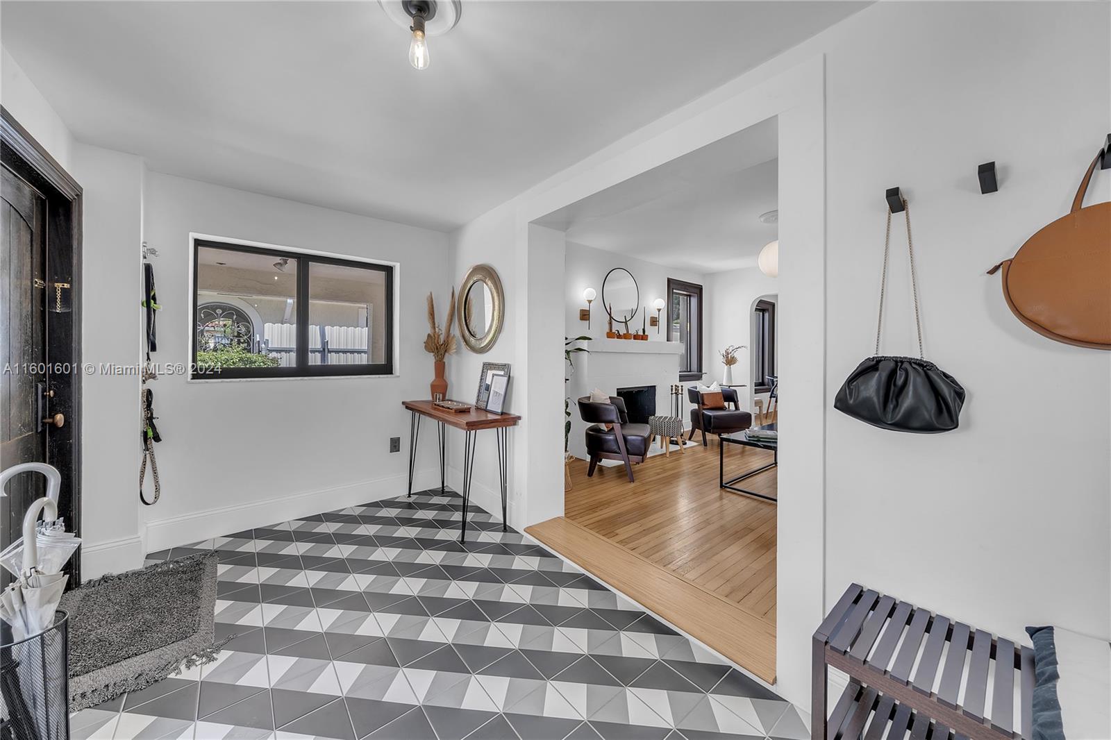549 La Villa Dr