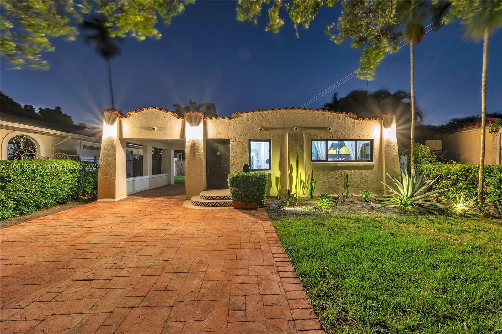 549 La Villa Dr