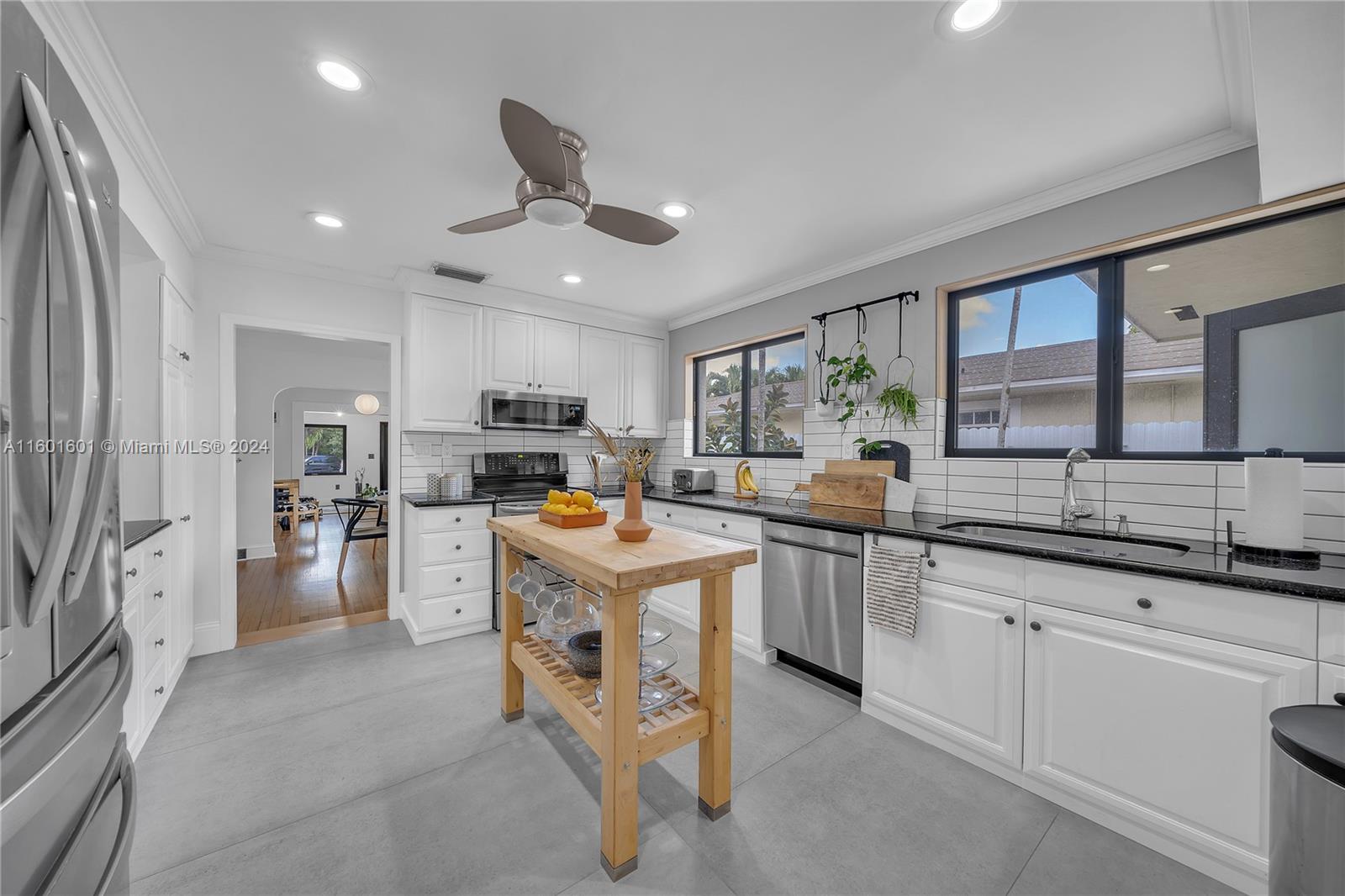 549 La Villa Dr