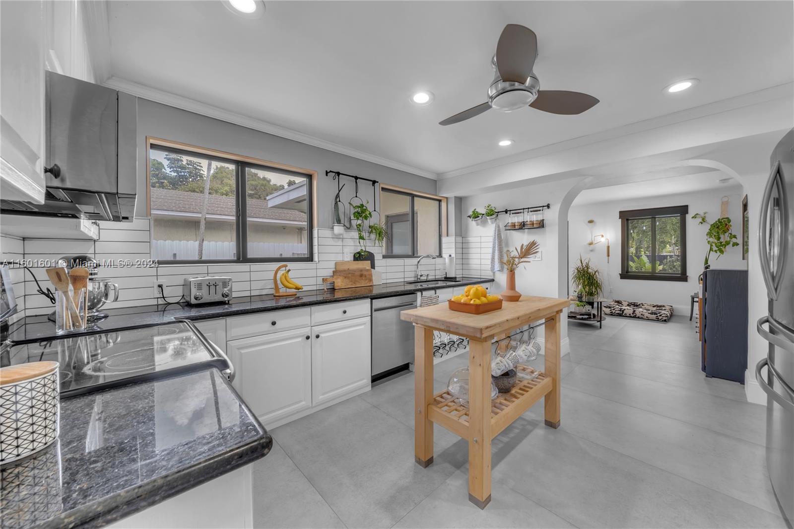 549 La Villa Dr