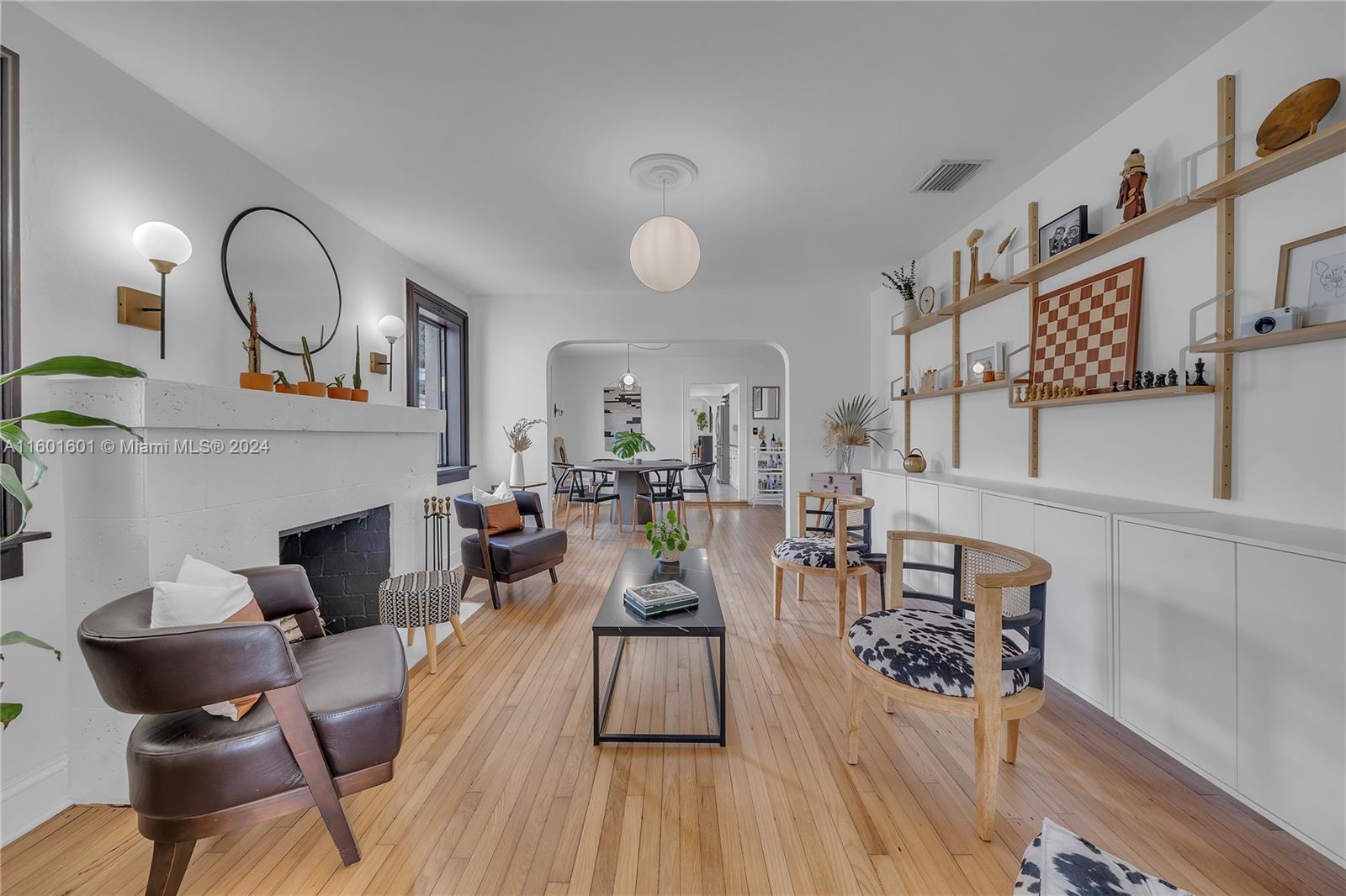 549 La Villa Dr