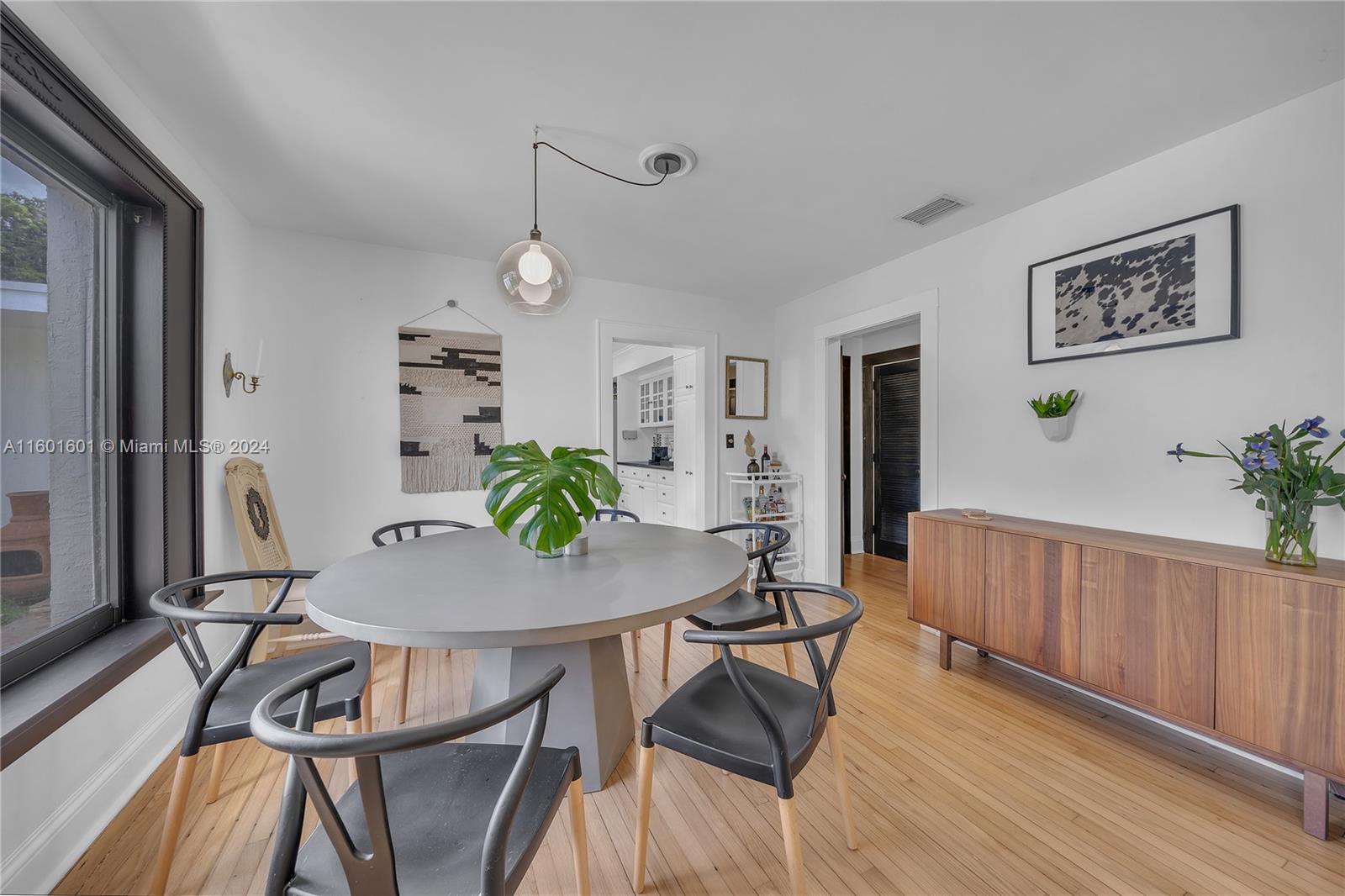 549 La Villa Dr