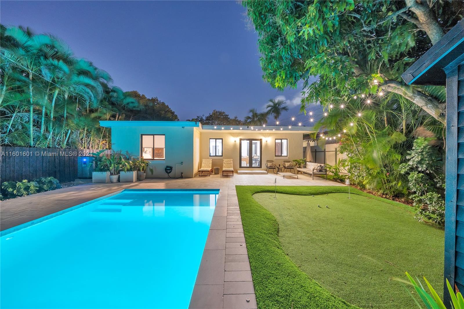 549 La Villa Dr