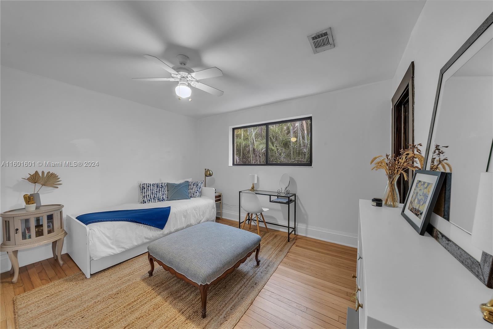 549 La Villa Dr