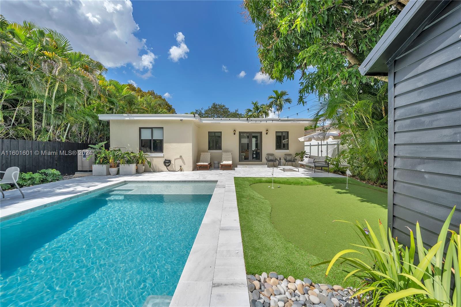 549 La Villa Dr