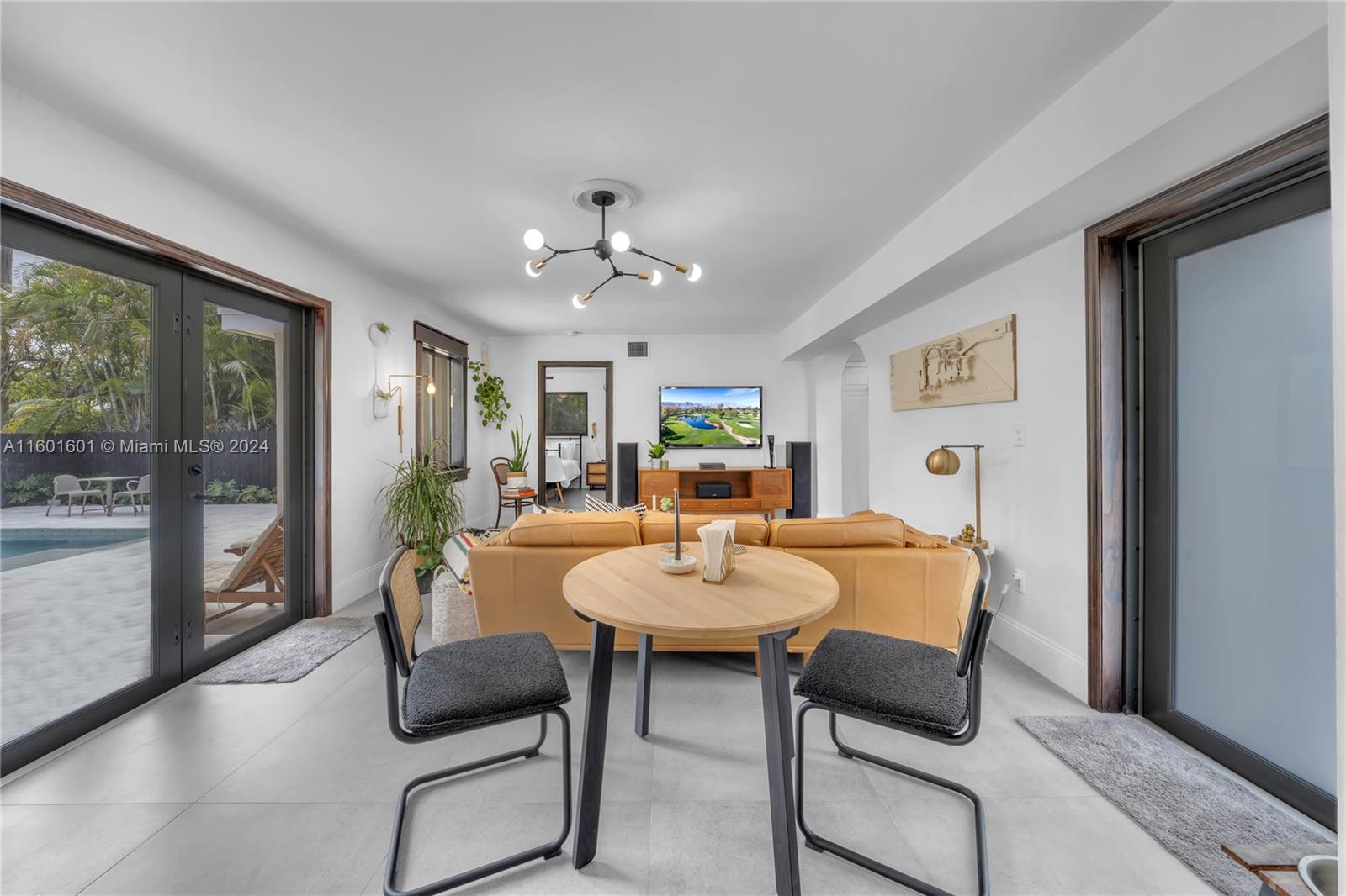549 La Villa Dr