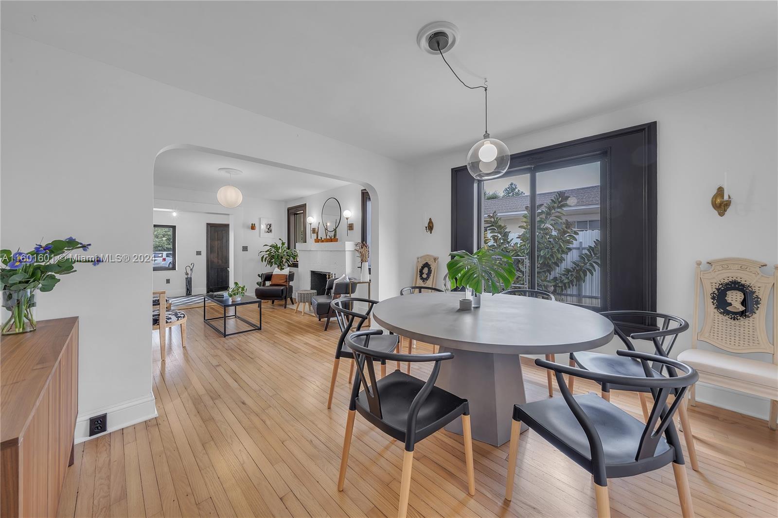 549 La Villa Dr