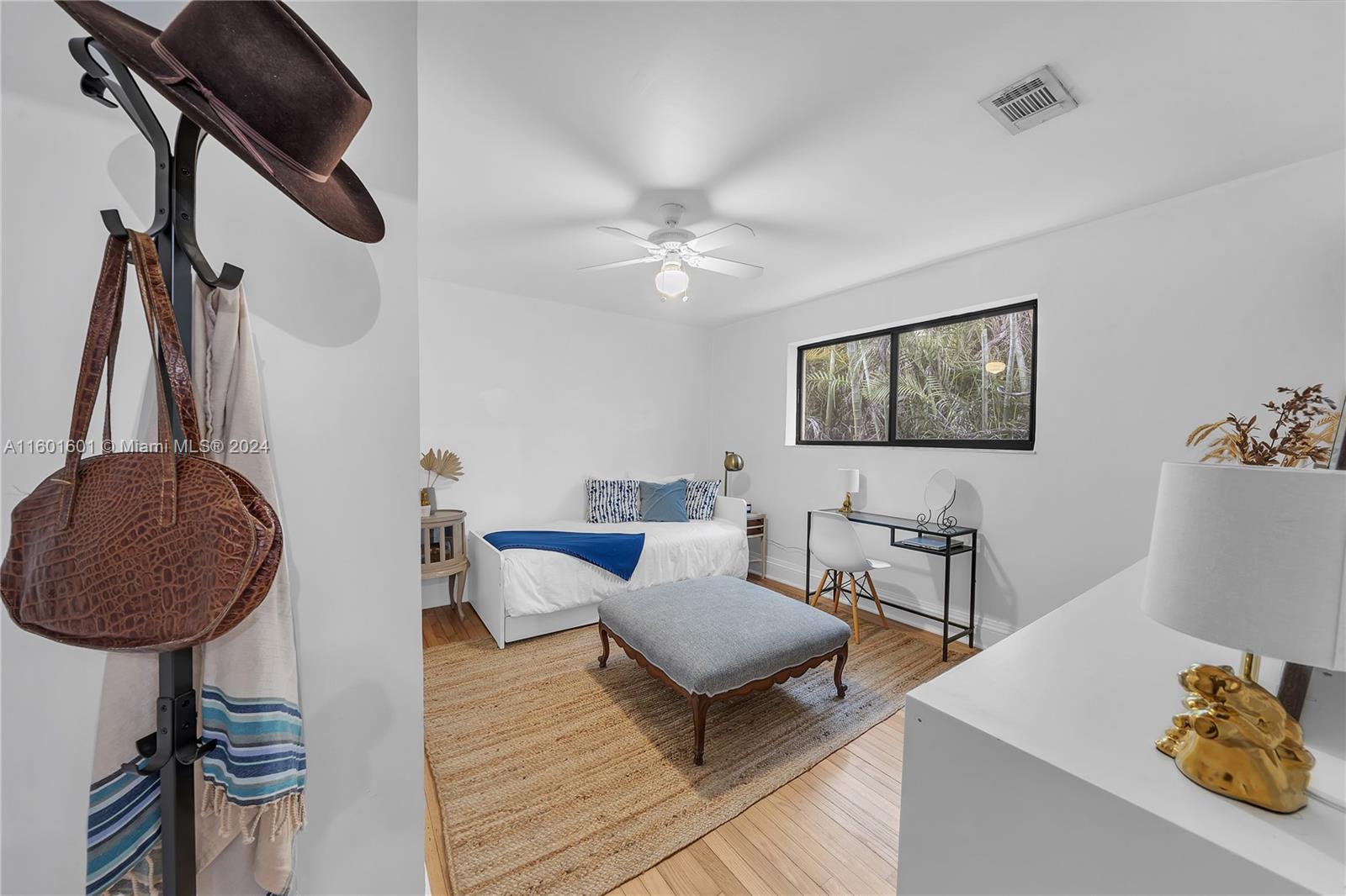 549 La Villa Dr