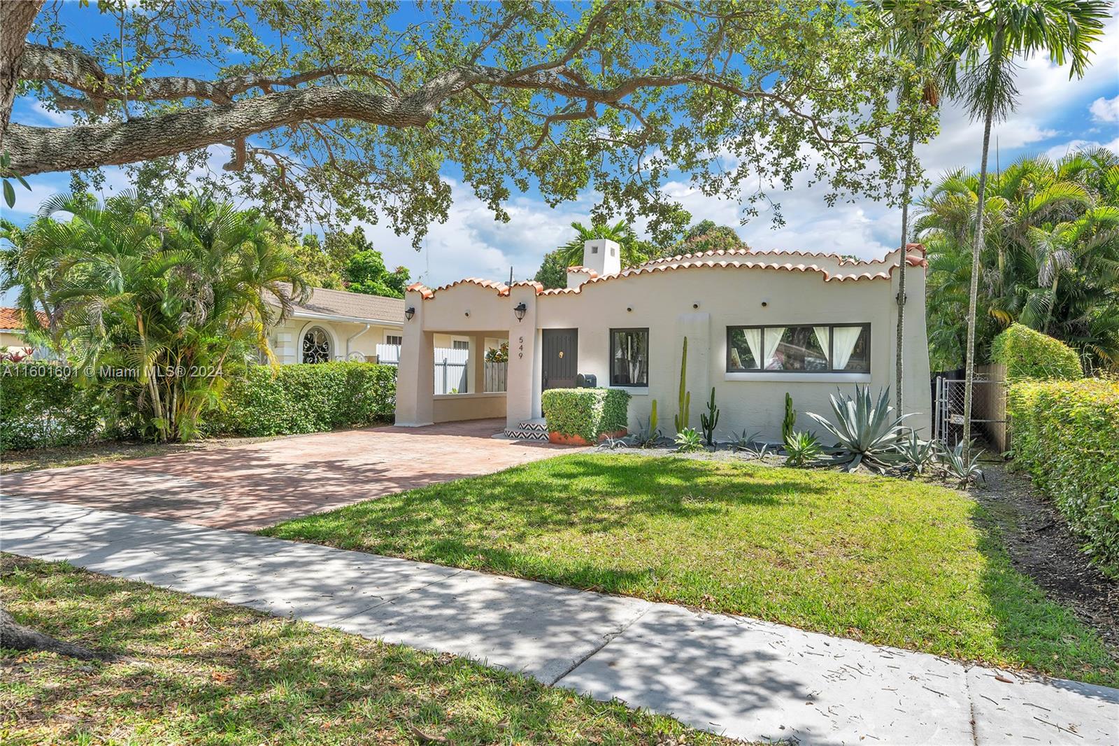 549 La Villa Dr