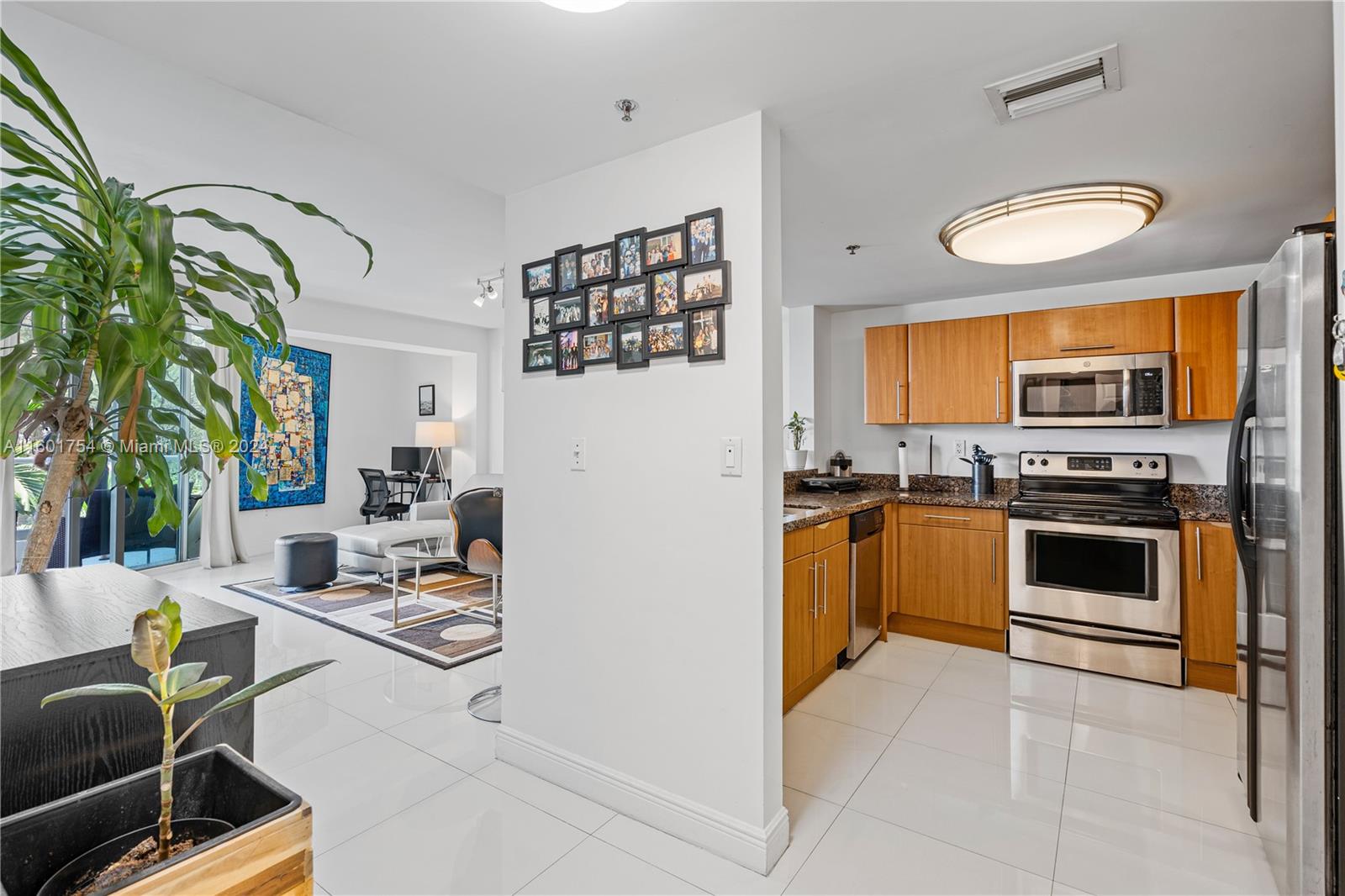 6362 Collins Ave # 303
