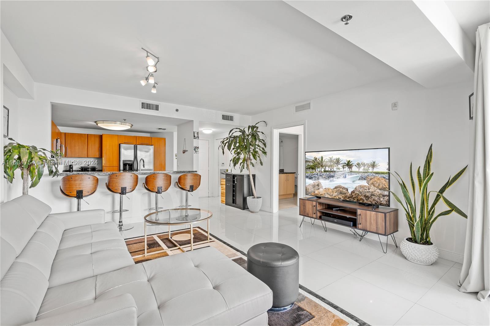6362 Collins Ave # 303
