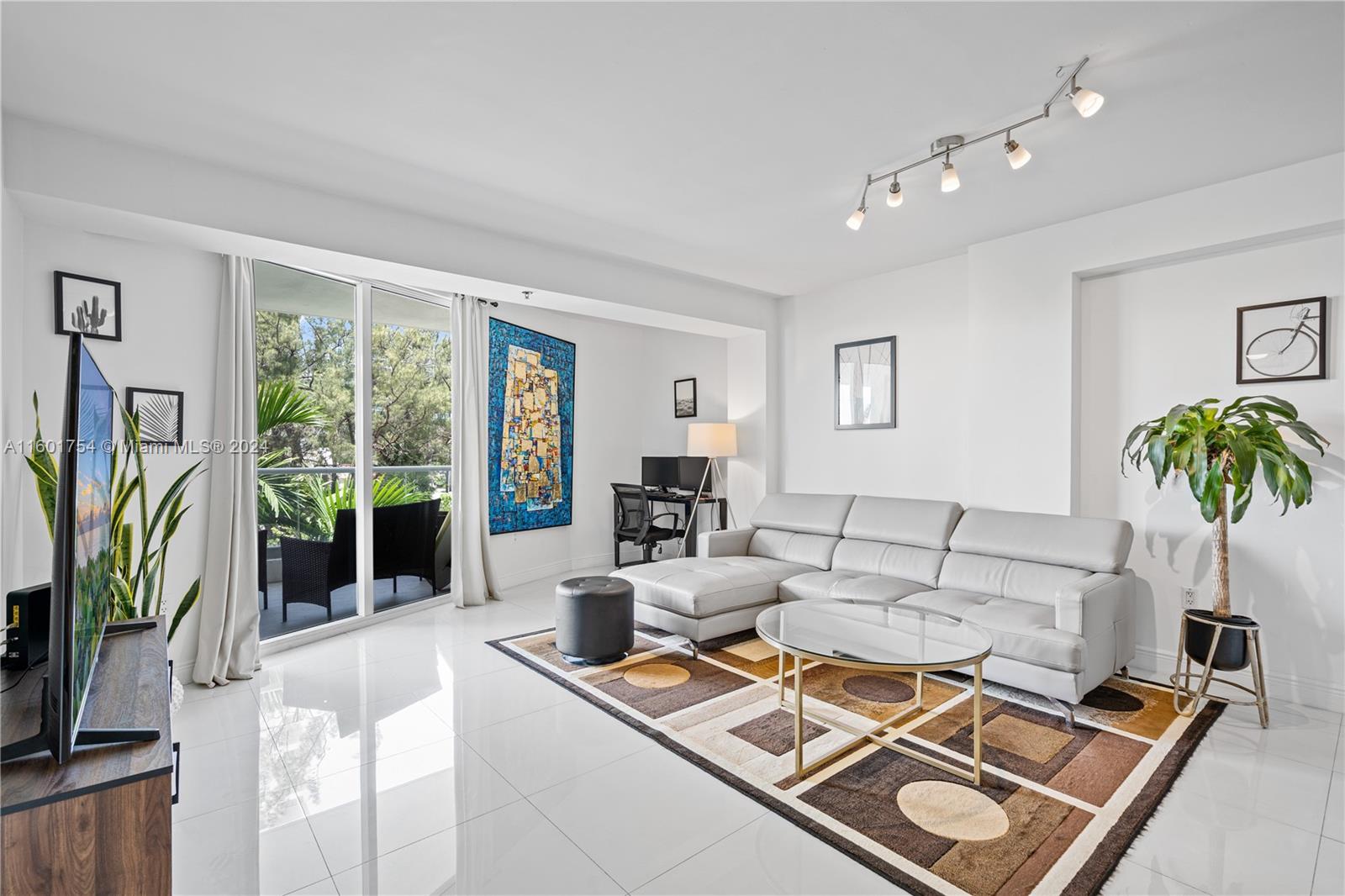 6362 Collins Ave # 303
