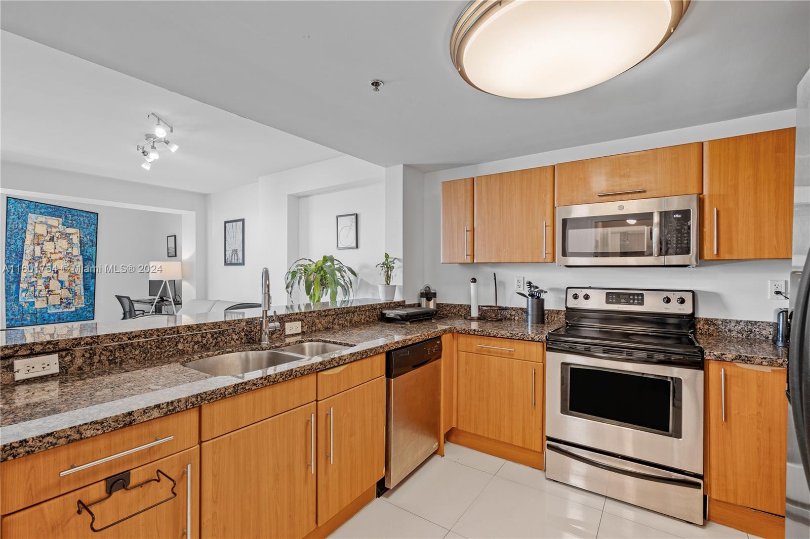 6362 Collins Ave # 303
