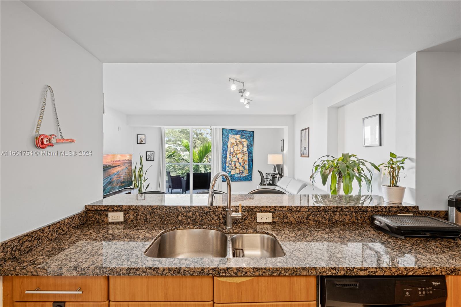 6362 Collins Ave # 303