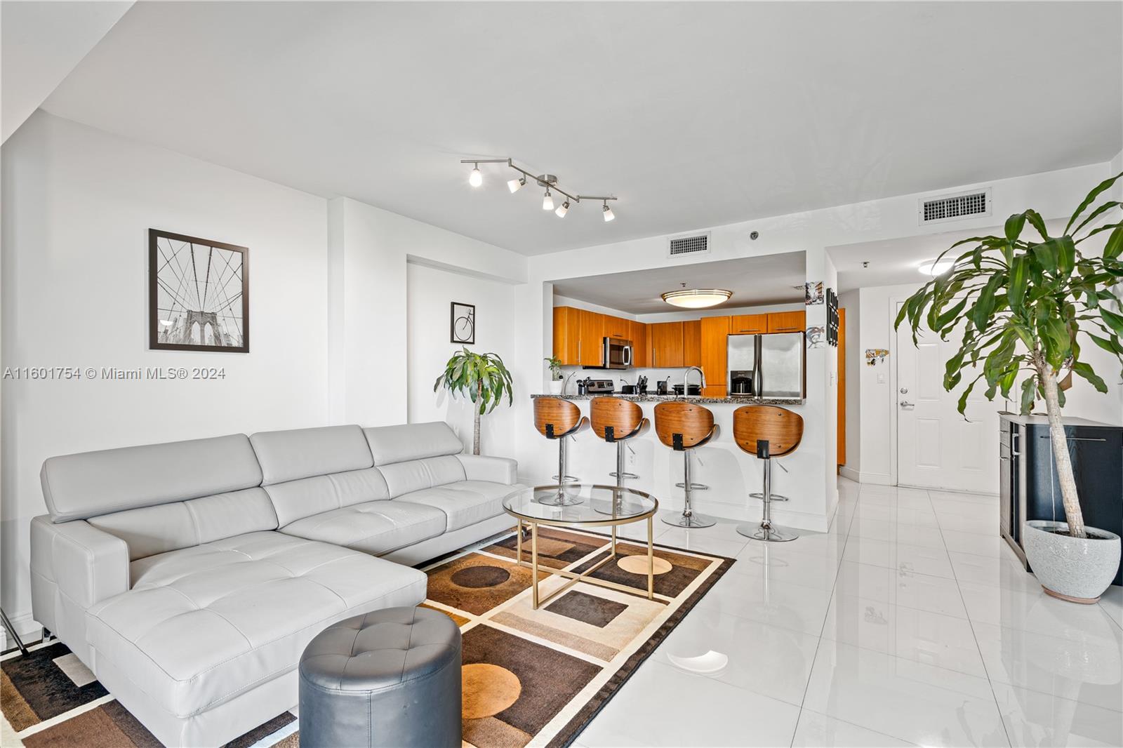 6362 Collins Ave # 303