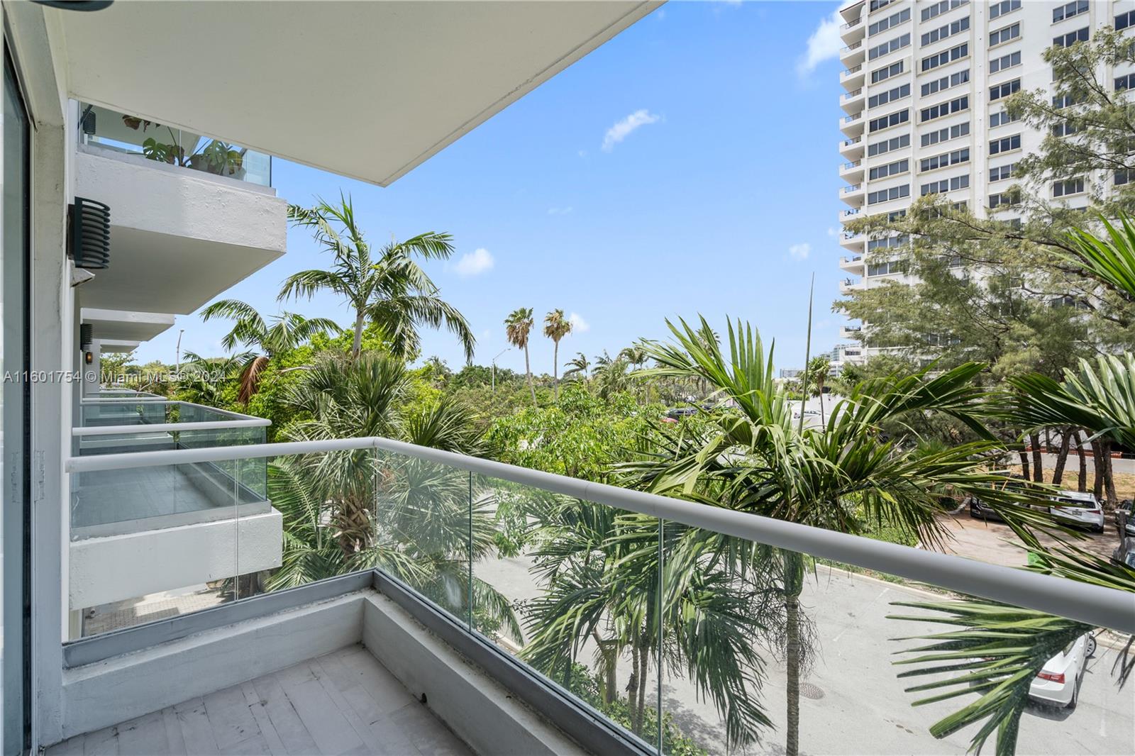 6362 Collins Ave # 303