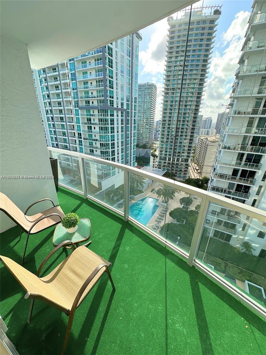 1060 Brickell Ave # 2115