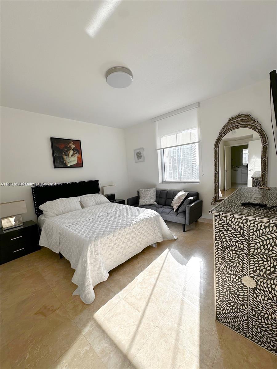 1060 Brickell Ave # 2115