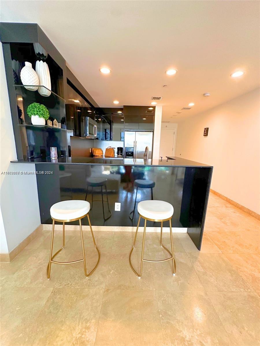 1060 Brickell Ave # 2115