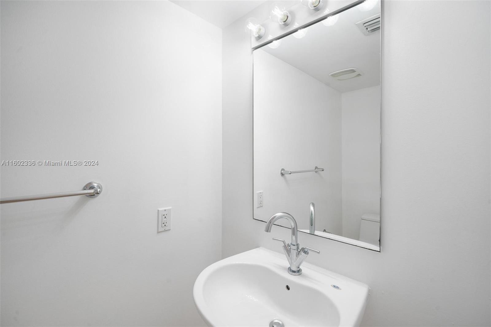 41 SE 5th St # 1704