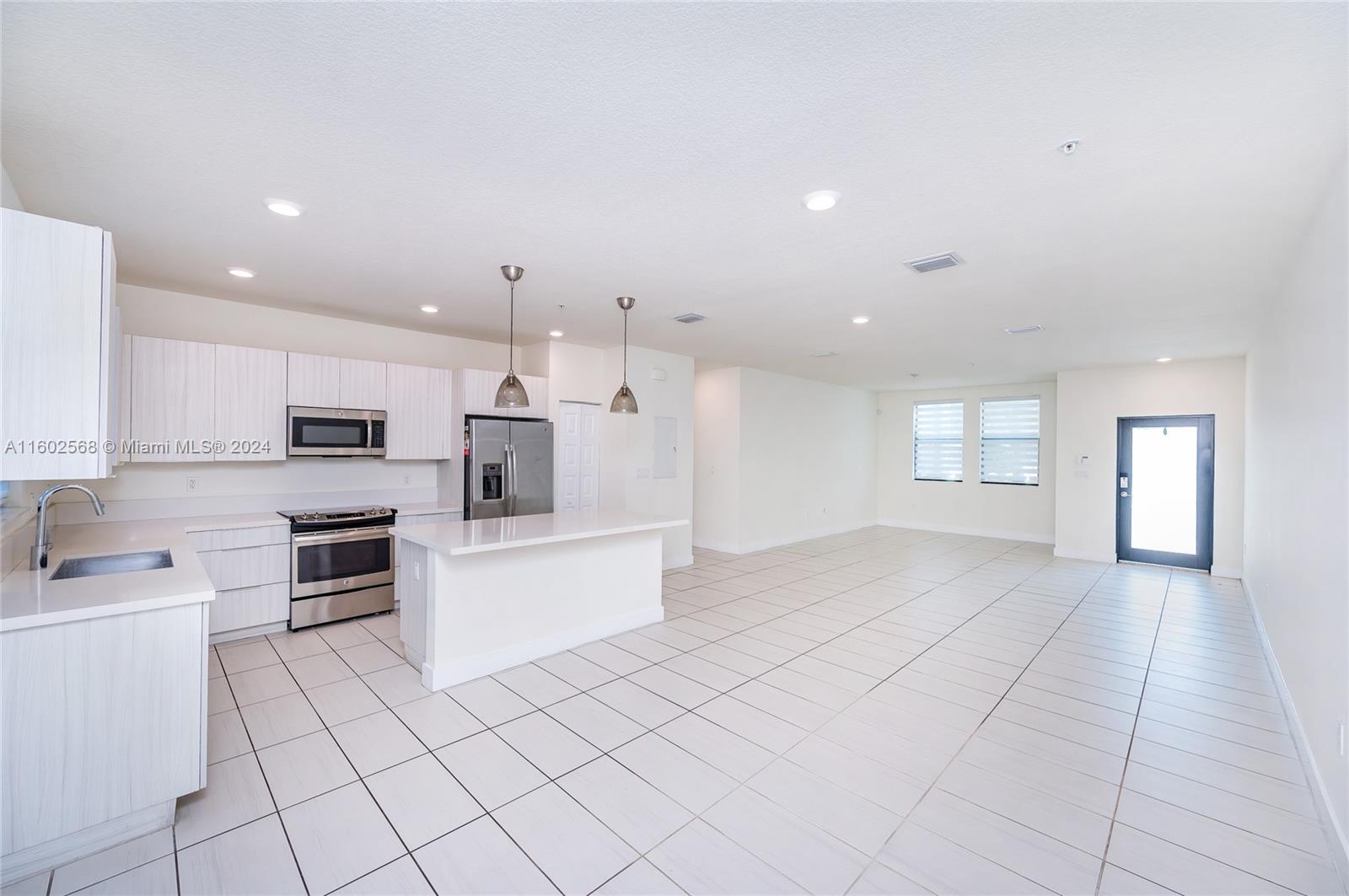 10461 NW 82nd St # 10