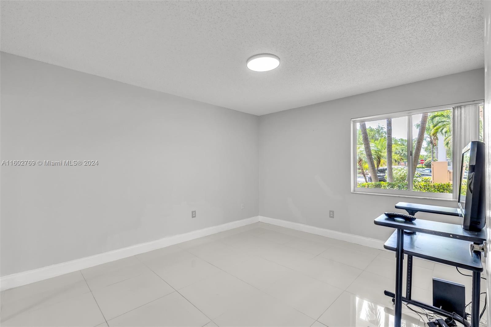2503 N Nob Hill Rd # 106